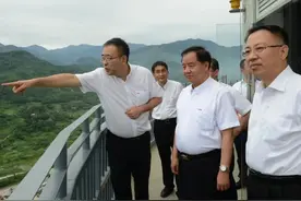 陈肇雄带队赴四川调研成员单位图片