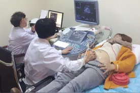 孕妇被猜测怀了女孩，却生个大胖小子，胎宝性别会“翻盘”吗？图片