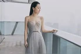 太尴尬了吧！白冰穿高定礼服被曝来源不正当，被品牌追究要求删除图片