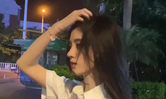 耳朵前鬓角下鸡皮疙瘩红印 耳朵前鬓角下鸡皮疙瘩红印