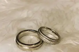 马可承认结婚！大方晒婚戒官宣2年家庭生活，大4岁妻子疑已怀孕图片