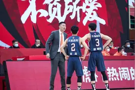 拒绝与恩师李春江握手？网上指责杜锋输了风度，另外角度还原真相图片