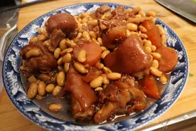炖猪蹄时，不要先焯水，大厨教你正确做法，猪蹄软烂入味还不腥图片