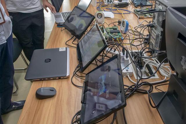 场地试驾上汽MAXUS EUNIQ 5，底盘质感出色的家用MPV