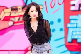 宋茜快乐大本营甜美造型图片