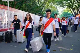 直到毕业才发现，“省内”和“省外”上大学差别很大，万幸没选错图片