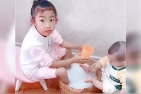 姐姐带弟弟奶粉洗足浴，妈妈4种反应有1种对，你会选哪种？图片