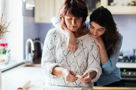 养老潜规则正在很多家庭上演：子女装糊涂，父母看破不说破图片
