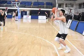 雷蒙揭加盟首钢真因：仅一周就被秦总打动 要为御林军拿下总冠军图片