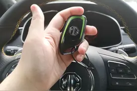 试驾15万内最像性能车、声浪最咆哮的运动家轿名爵6图片