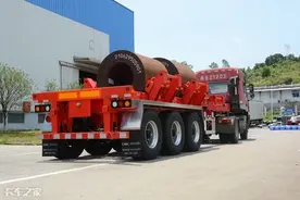 中集拉钢卷专用挂车来了！自重5吨，最多能装4个钢卷图片