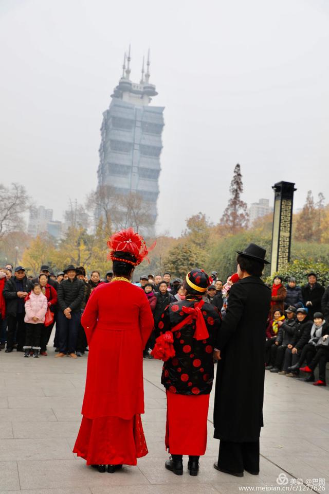 高手在民间，演出自娱自乐，洛阳周王城广场民间曲艺乐园