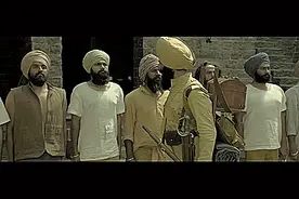 为什么印军宁愿花10分钟裹头巾，也不愿带钢盔？不怕爆头吗？图片