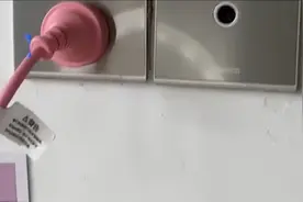 细思极恐！女生租住1年房间发现隐秘摄像头：正对卧室床头、房东称不知情图片