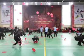 疯狂毛毛虫+飞盘大战+龟兔赛跑=趣味运动会图片