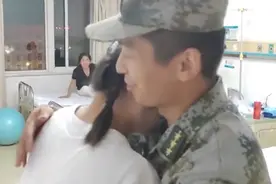 河南一军嫂临盆在即，丈夫从抗洪一线赶回陪产，军嫂一秒破防泪崩图片