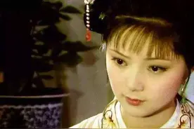 参观薛宝钗的“雪洞”，贾母为何翻脸暴怒？刘姥姥一巴掌打出真相图片