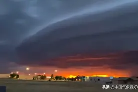 美国突现巨型圆盘陆架云，震撼一幕如飞碟降临！分析：的确是坏事图片