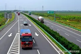 中国一条贯通南北的高速，长2310公里，经过6座主要省会图片