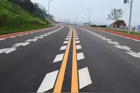 高速上的鱼骨线是什么意思？很多车主都不认识，扣分了都不知道图片