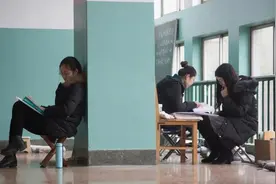 考试热搜刷屏！你的“熬夜记忆”被唤醒了吗？图片
