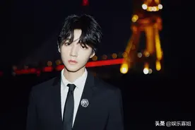 霸道总裁本裁，王俊凯以推荐人身份出席中国影视之夜，太帅了图片