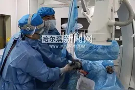 70 岁大爷吃大肉喝大酒，下肢血管全堵，脚烂得不能走图片