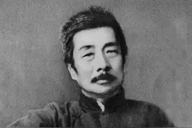 鲁迅写了首诗讽刺爱情诗，乍看非常滑稽，可理解后才知很有道理图片