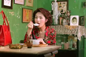 为永葆青春，竟吃人肉水饺？这部电影没有“鬼”，却成恐怖片经典图片