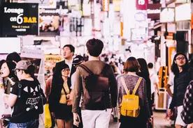萧亚轩和黄皓签订异地恋忠诚协议：自欺欺人就靠一张纸图片