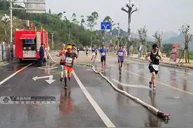 靖西消防大队为靖西边境国际马拉松赛事保驾护航图片