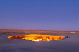 持续燃烧近50年，每年损失至少500亿的“地狱之门”，为何不熄灭?图片