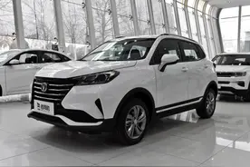 要实惠还得买国产SUV，油耗不高还漂亮，带你看长安CS15图片