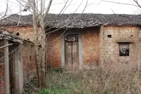 在农村目前有个现象：一边是地慌着没人住，一边是宅基地申请不到图片