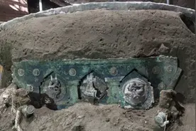 意大利庞贝古城遗址首次出土古代花车，保存完好装饰华丽，或用于接新娘出嫁丨潇湘晨报世界观图片