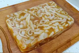 做猪皮冻，水和猪皮的比例是多少？不少人搞错了，难怪皮冻不成形图片