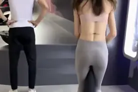 小说：我和女同事朝夕相处，她把我当闺蜜看：我就没把你当男人看图片