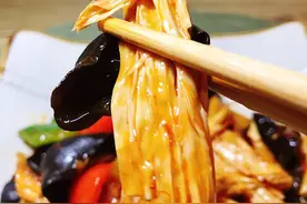 炒木耳，噼里啪啦炸锅太吓人！多做1步，不炸不溅油，更香更脆爽图片