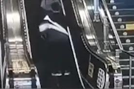 山东济南：男子尾随女性亲吻大腿被拘10日图片