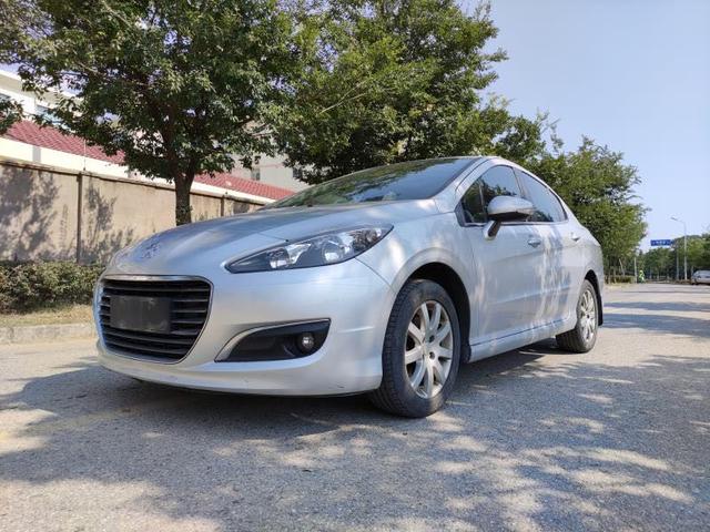 2万多买的12年标致308,新车落地十几万,底盘比大众都稳