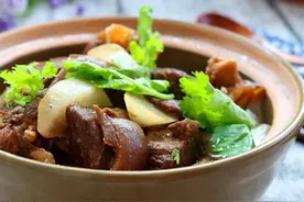 美食推荐：羊肉炖萝卜，肉末蒸茄子，菠菜鸡蛋汤，山药排骨煲图片