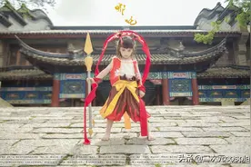 体型神还原，小朋友cos哪吒小可爱，网友直呼：哪吒本吒图片