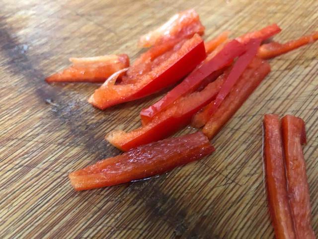 它含8种氨基酸，家里条件不好也要给孩子吃，每周吃1次，身体棒