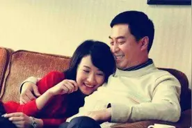 张嘉译改名疑因健康堪忧，凭《蜗居》走红背后，是多灾多难的半生图片