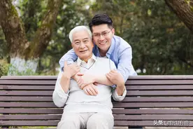 家中老人如果出现这3个行为，说明他即将离去，儿女要做好准备图片