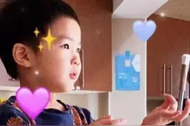 黄圣依儿子安麟呆萌近照曝光，学爸爸搞笑笔心，脸部轮廓太像杨子图片