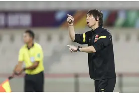 裁判差点黑掉中国队 解说四次直言哨子有问题 李铁霸气回应图片