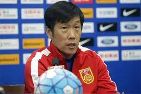 陈戌源“留一手”！国足技术总监“下场”救火李铁图片