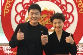 闫学晶为儿子举办豪华婚礼，潘长江等明星捧场，用帝王蟹招待贵宾图片