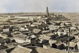 1940年镜头下的临汾古城：重修不久后的鼓楼，炊烟袅袅的东大街图片